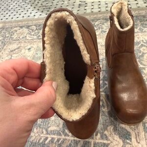 Universal threads fleece lined boots